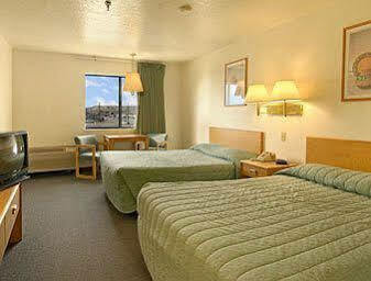 Super 8 By Wyndham Hotel Bloomfield