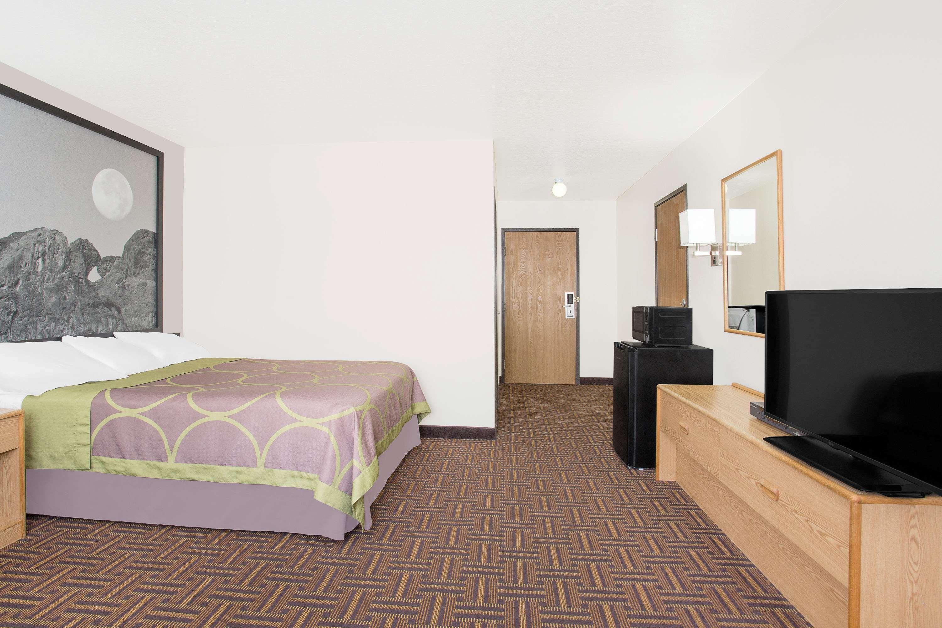 Super 8 By Wyndham Hotel Bloomfield