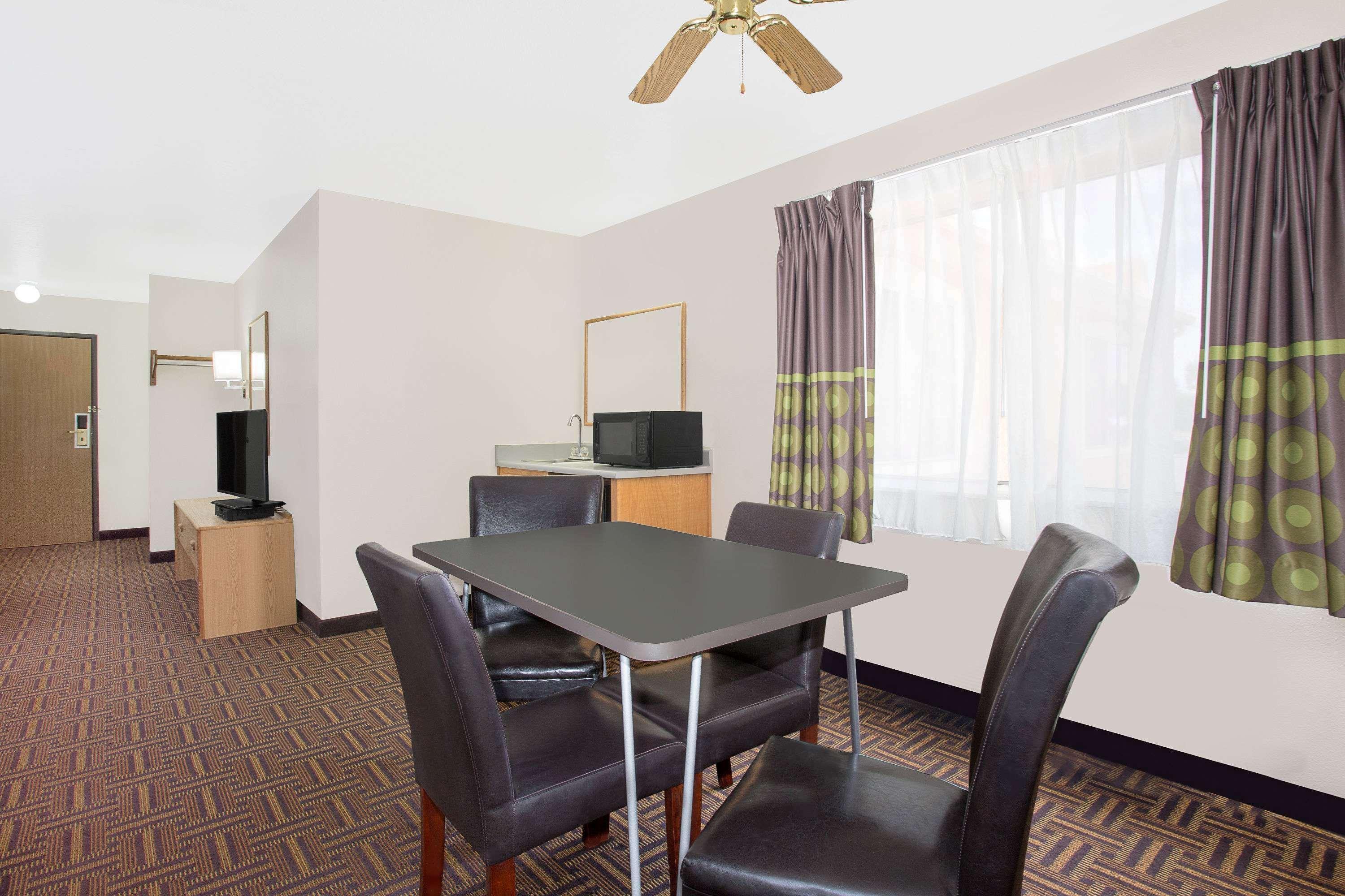 Super 8 By Wyndham 2* Bloomfield